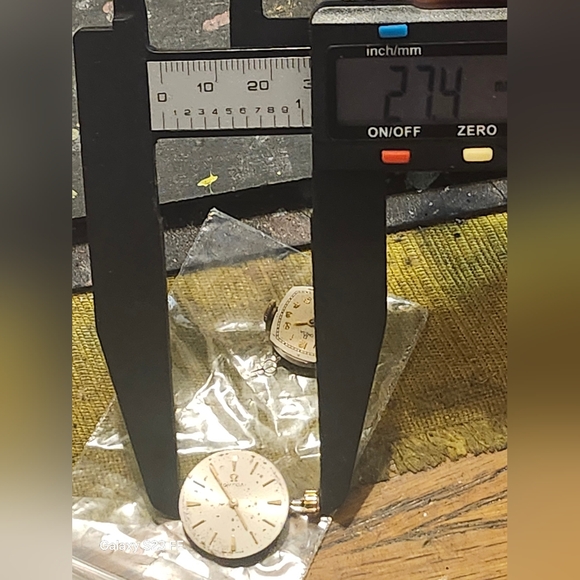 Vintage Omega Movements one works great the other one doesnt - Picture 3 of 12